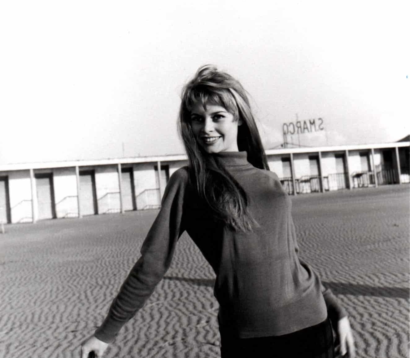 Brigitte Bardot sur la plage de Deauville